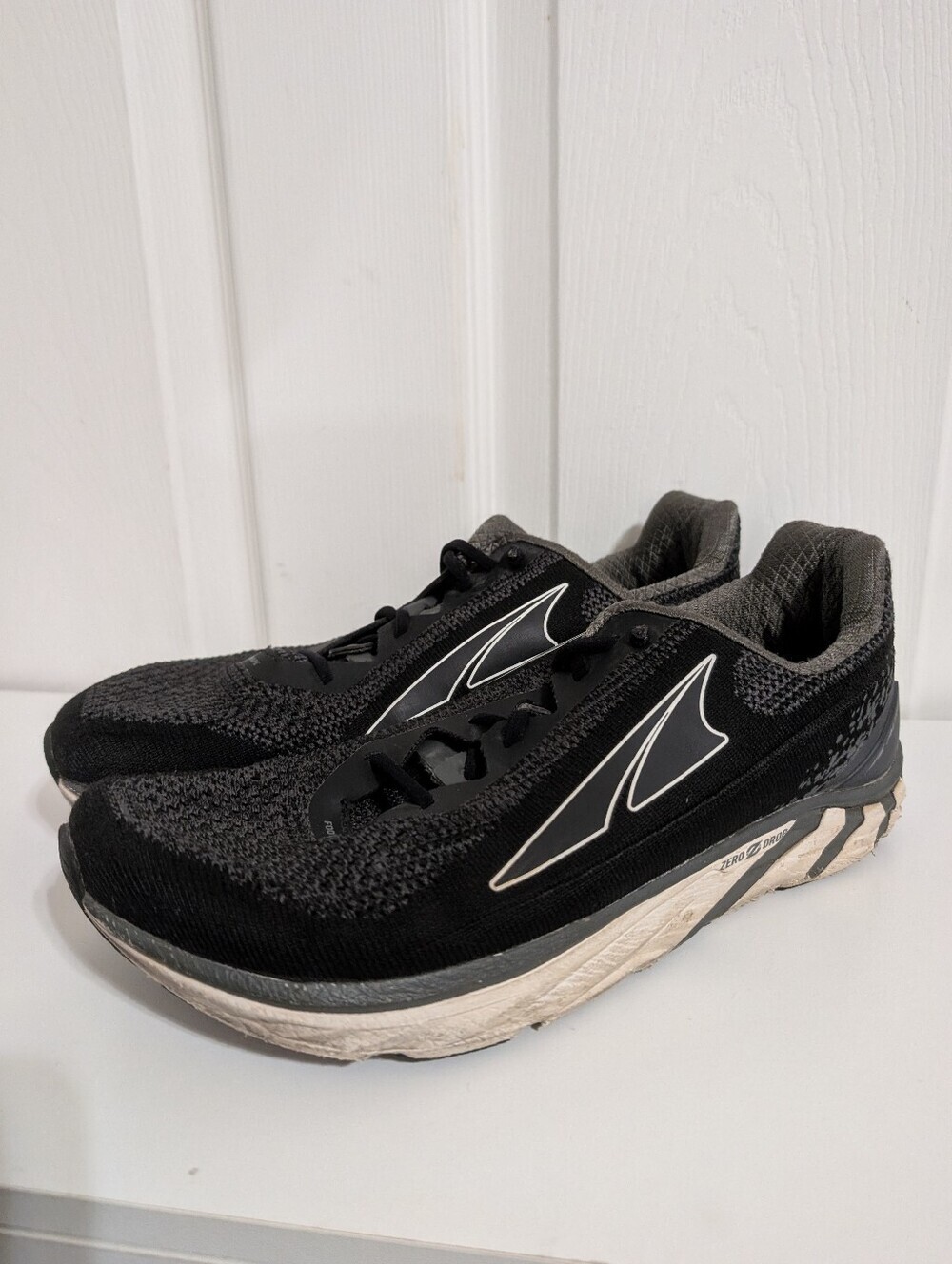 Altra Torin 4 Plush Mens Shoes Black Sneakers Running Size 8.5 ALM1937K020